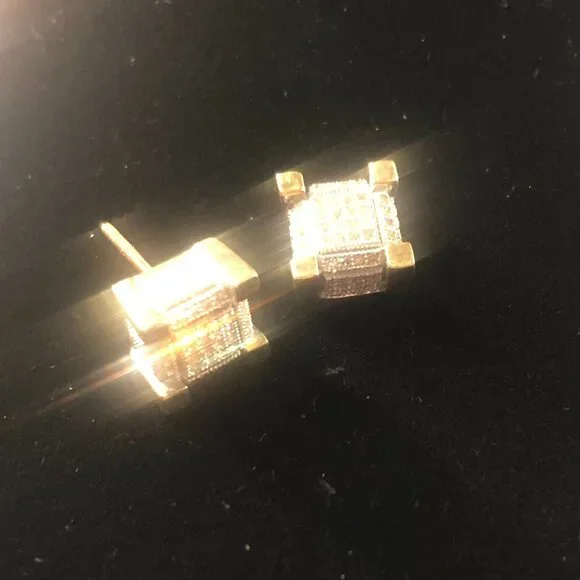 Diamond stud - Picture 1 of 1